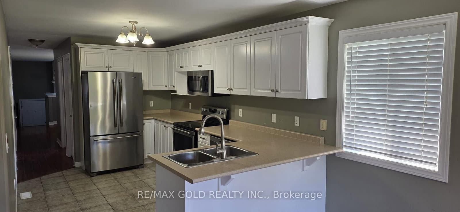 11 Rose Avenue - Image 3