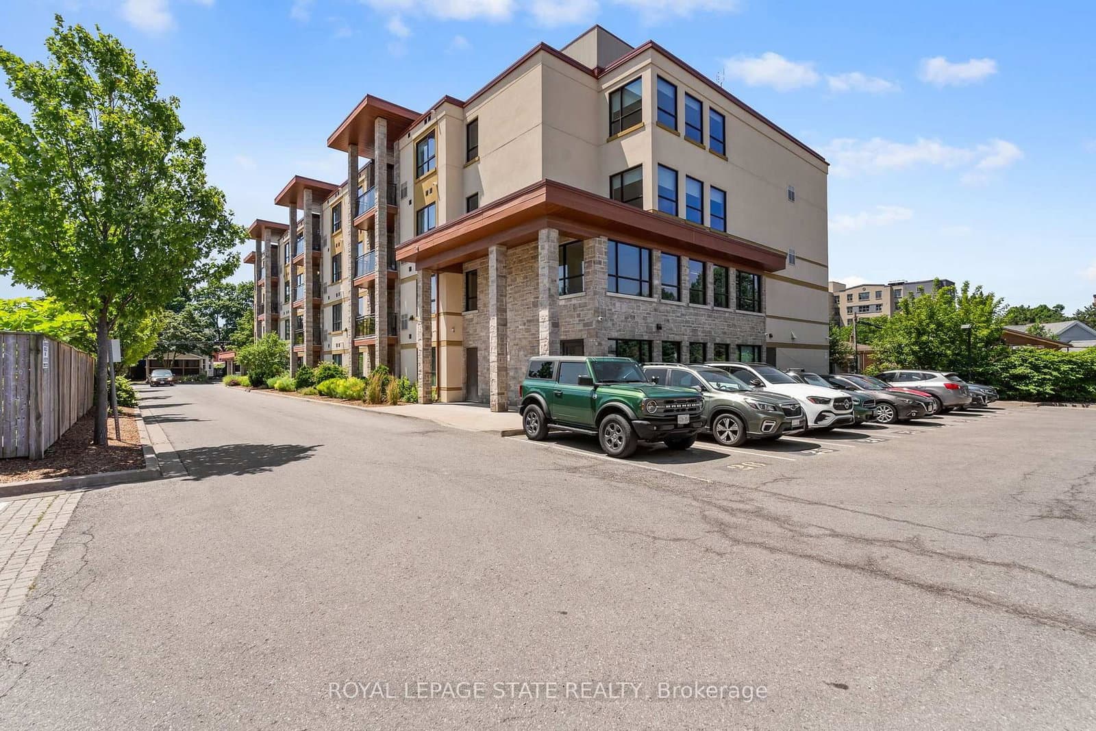 26 Wellington Street, Unit 402 - Image 4