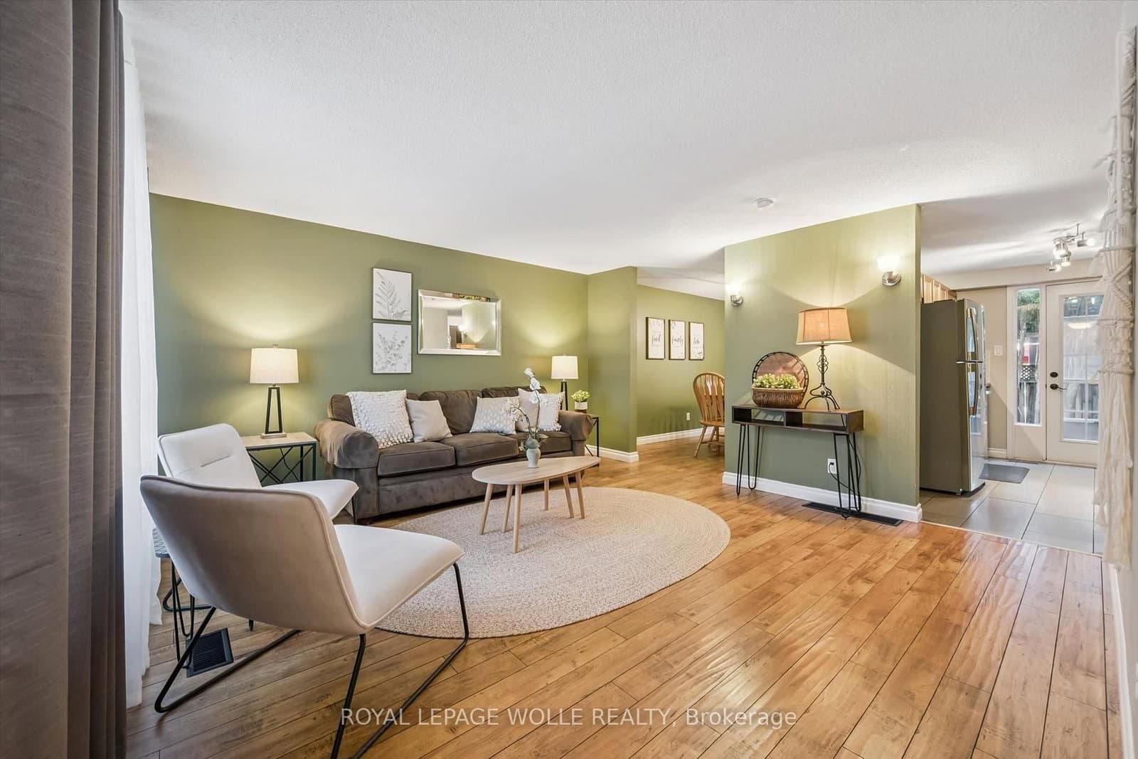 460 Parkview Crescent - Image 4