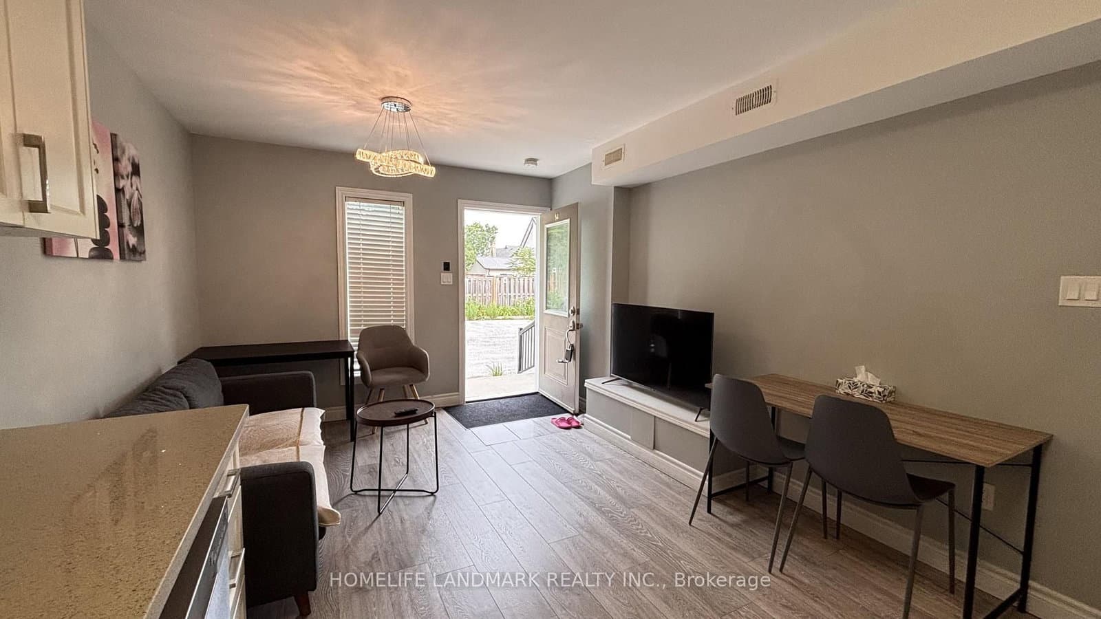 122 COURTLAND Avenue E, Unit #14 - Image 3