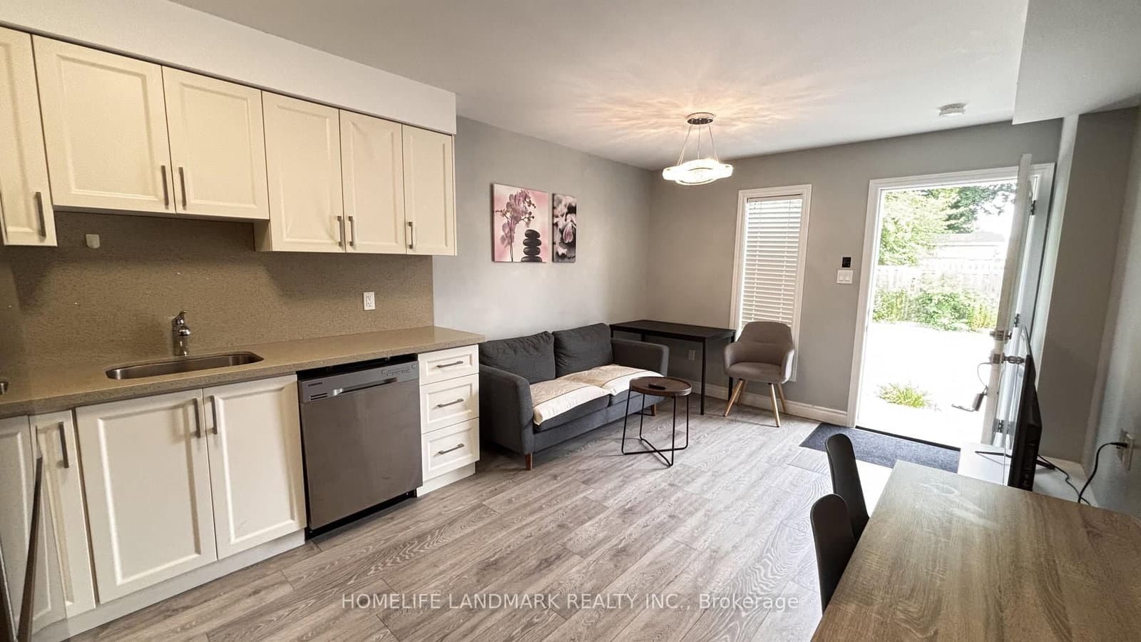 122 COURTLAND Avenue E, Unit #14 - Image 6