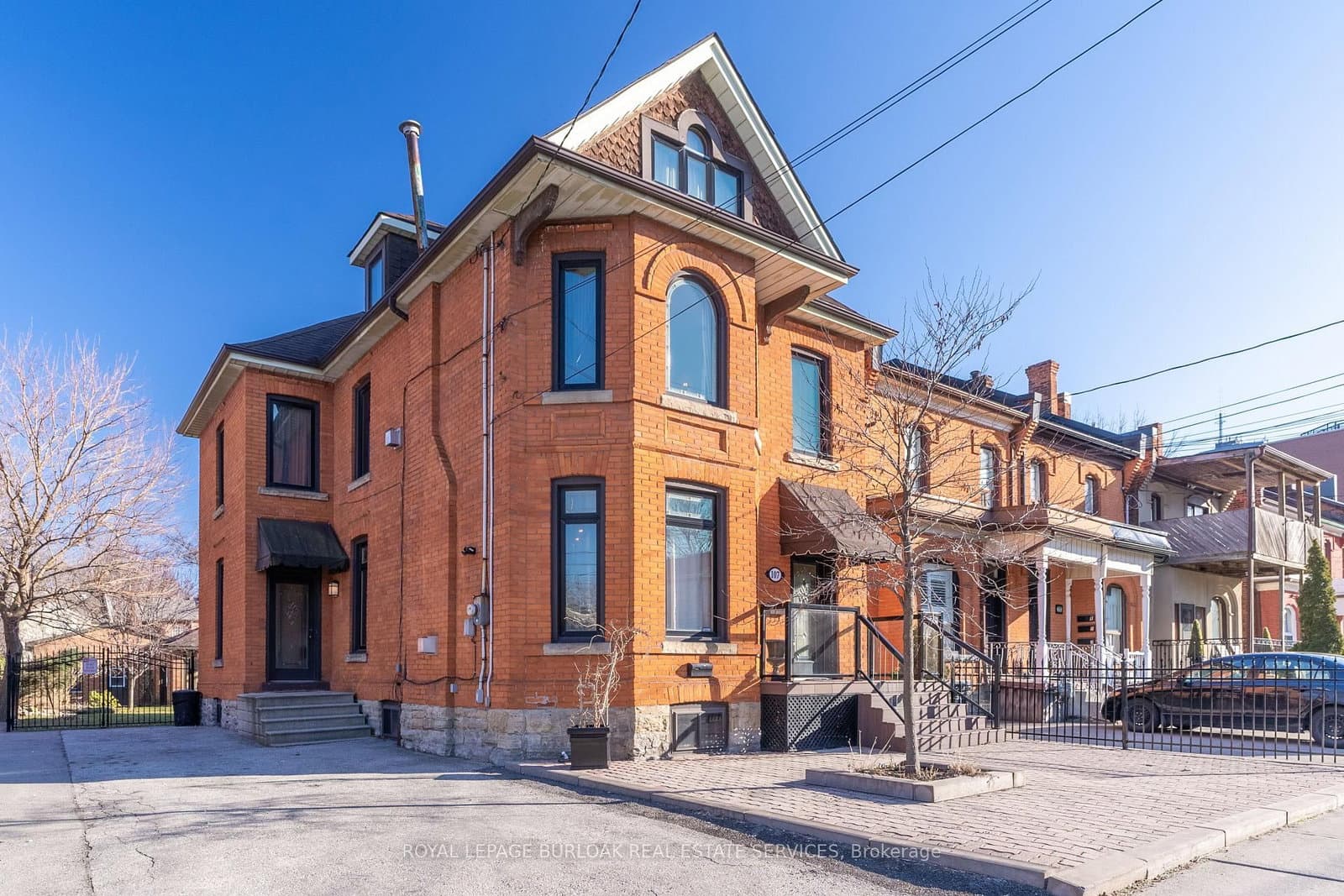 107 Catharine Street S, Unit Main Flr - Image 1