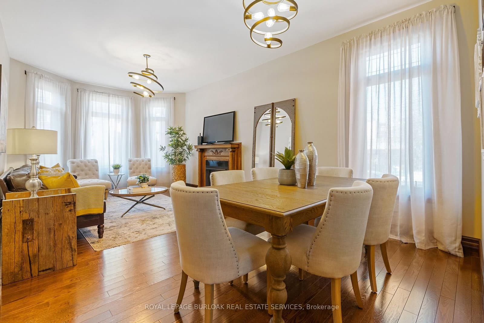 107 Catharine Street S, Unit Main Flr - Image 3
