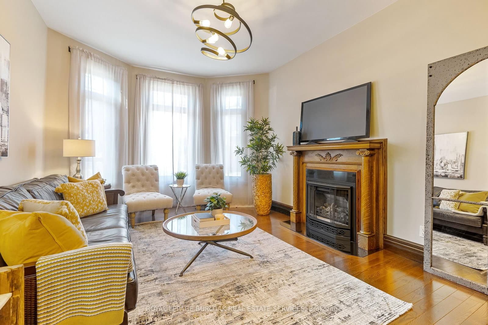 107 Catharine Street S, Unit Main Flr - Image 4