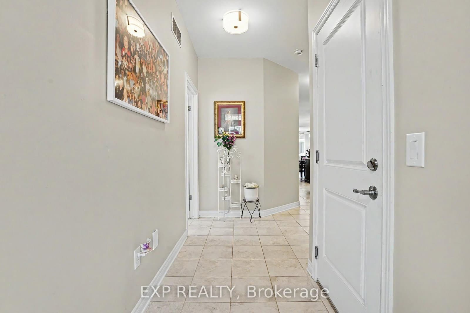 62 Andrew Lane - Image 6