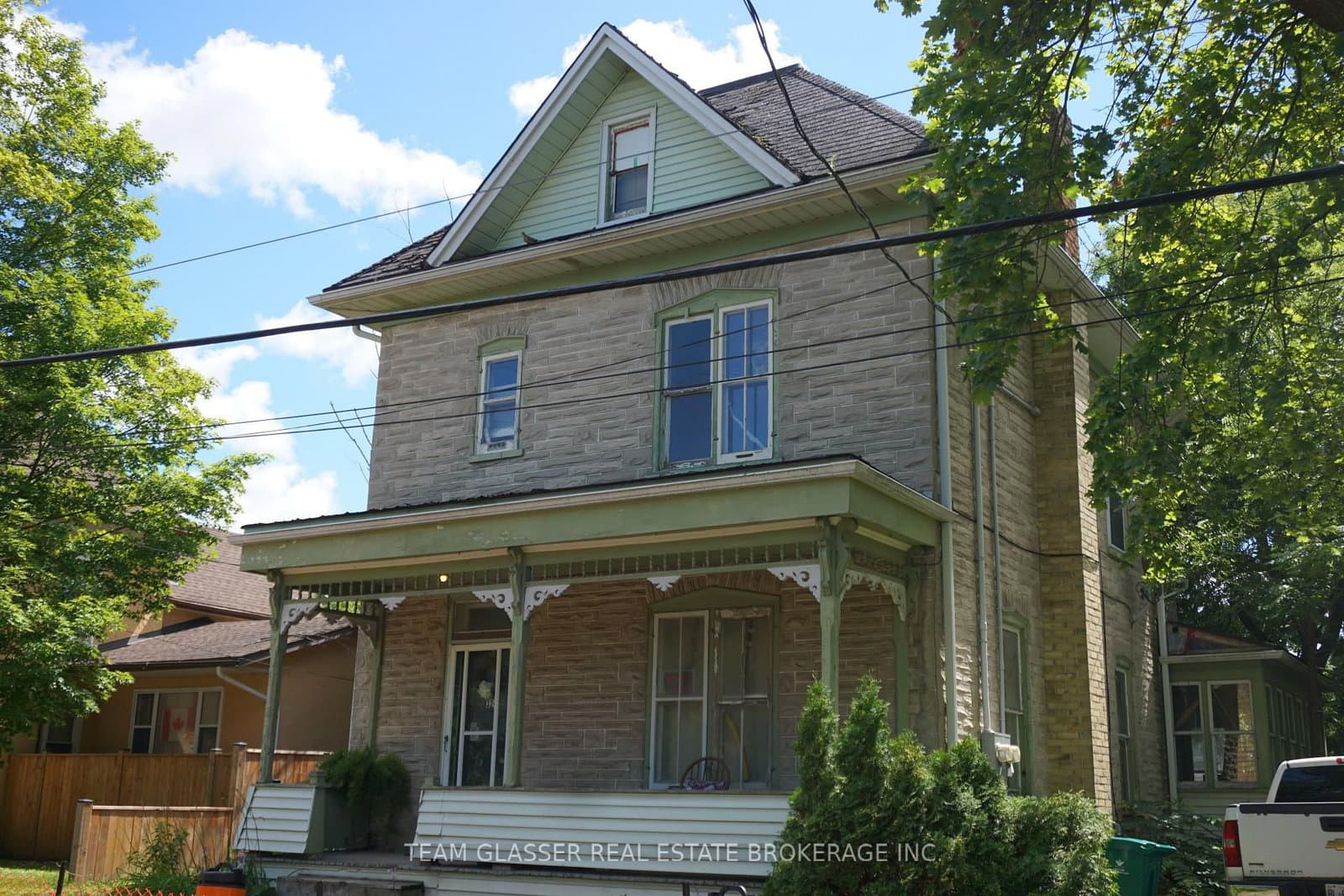 324 QUEEN Street W - Image 2