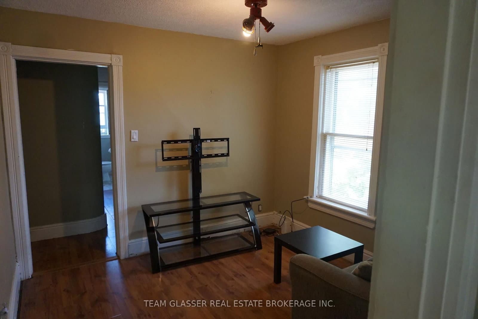 324 QUEEN Street W - Image 6