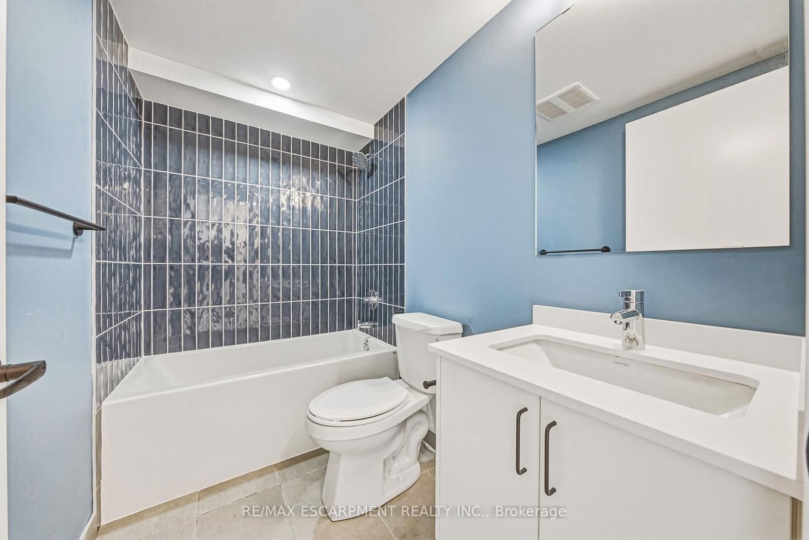 325 James Street S, Unit 208 - Image 4