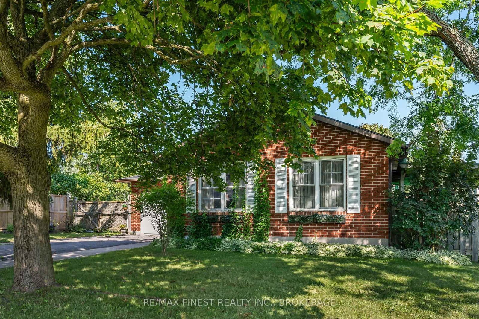 105 Grenadier Drive - Image 2