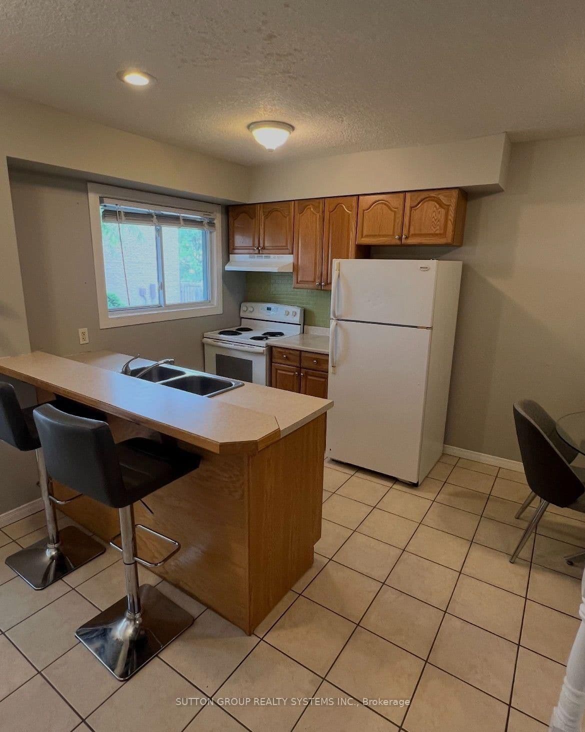 211 Veronica Drive, Unit 19 - Image 2