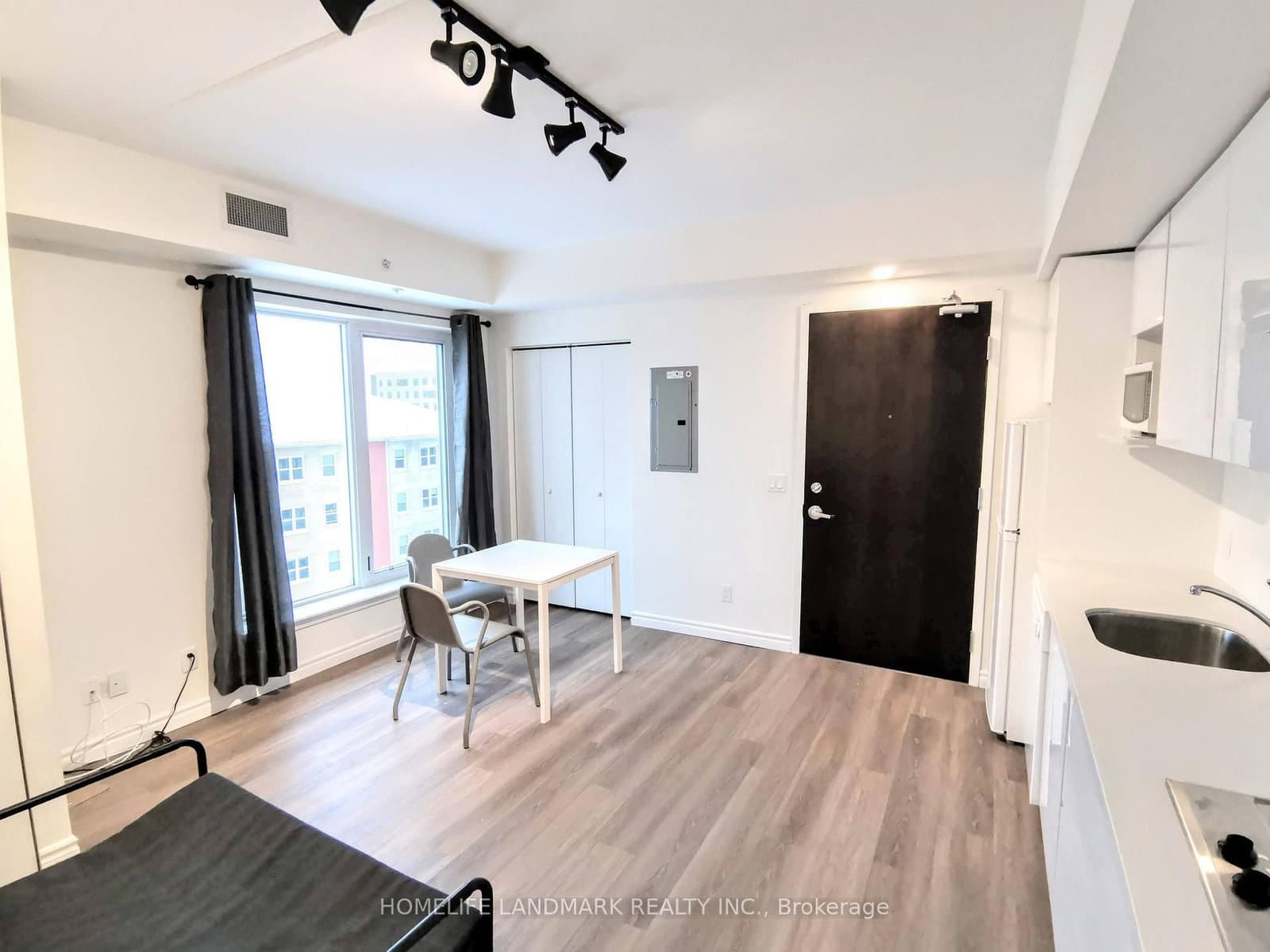 268 Lester Street, Unit 711 - Image 2