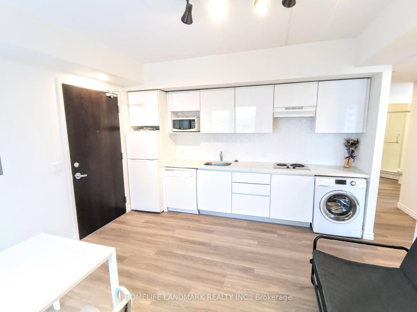268 Lester Street, Unit 711 - Image 3