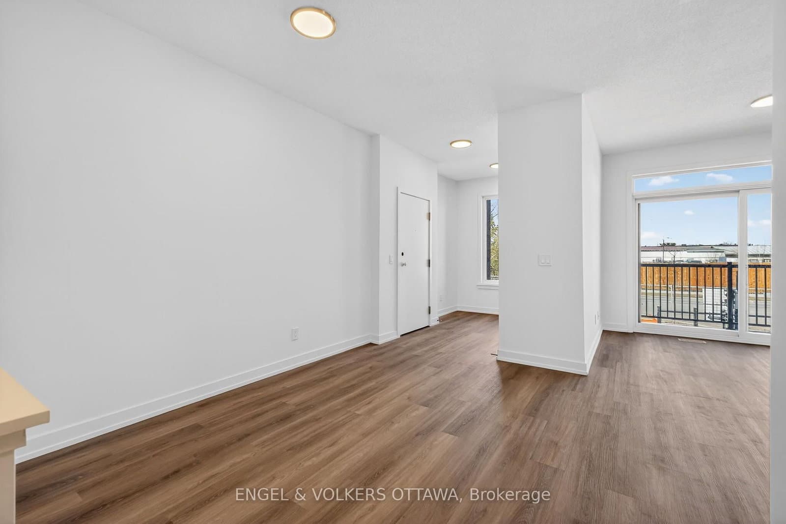 114 Stardust Private - Image 2