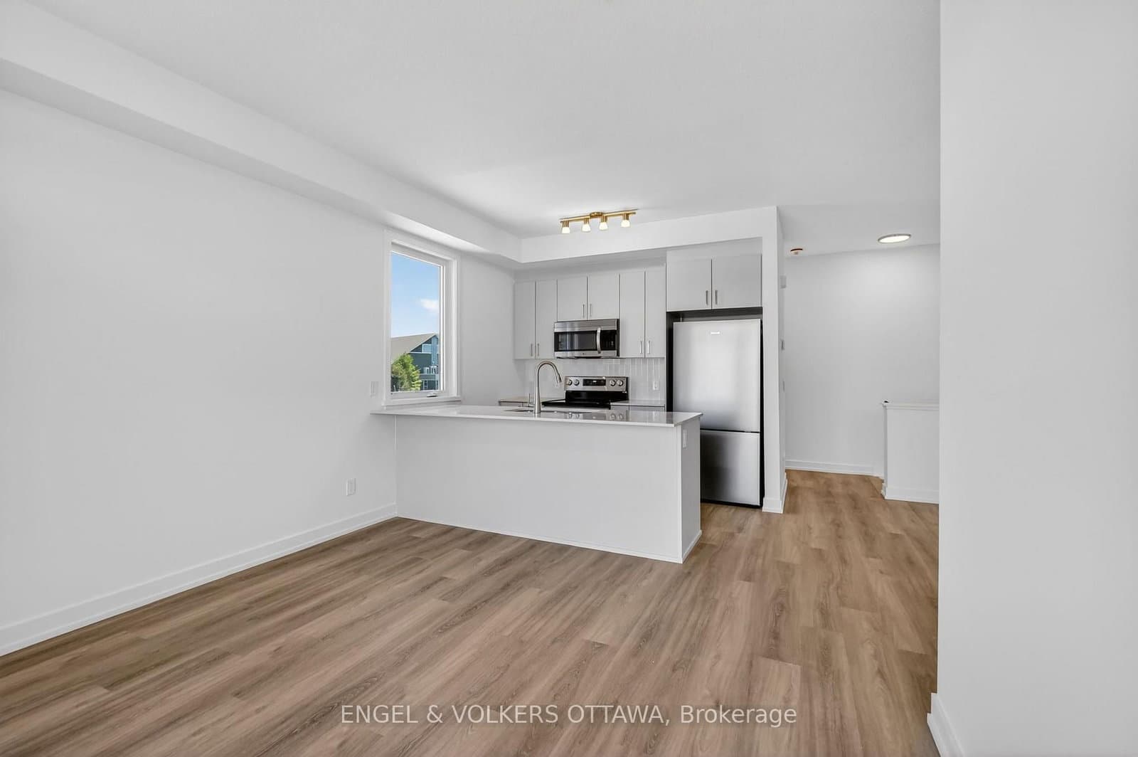 114 Stardust Private - Image 4