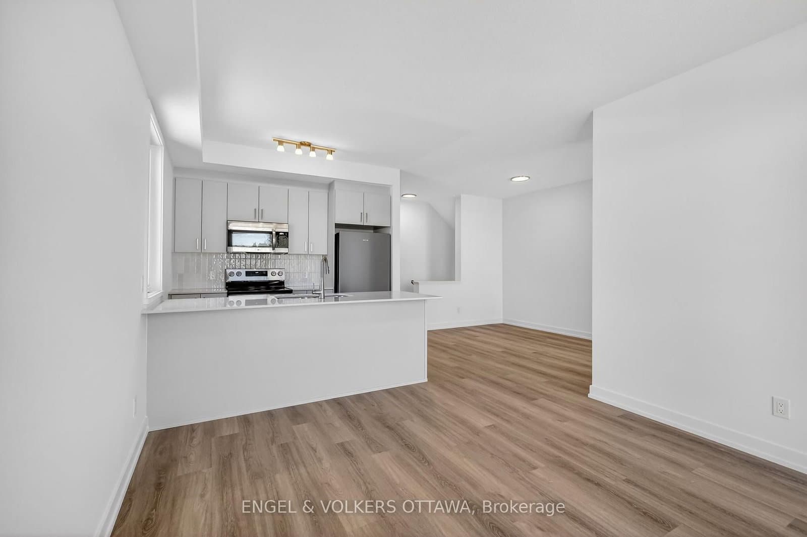 114 Stardust Private - Image 5