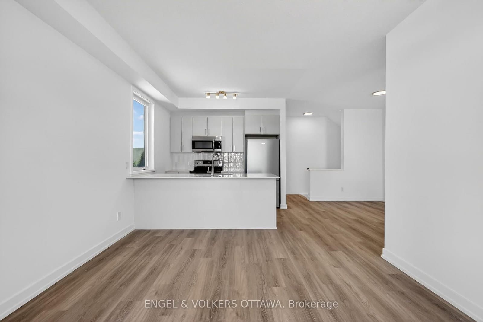114 Stardust Private - Image 6