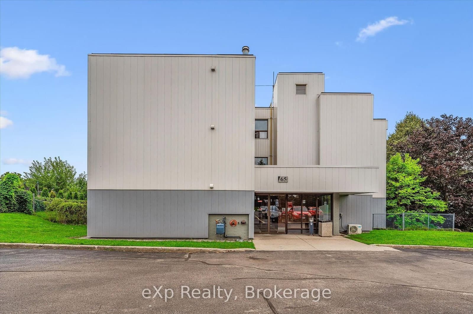 65 Silvercreek Parkway N, Unit 404 - Image 3