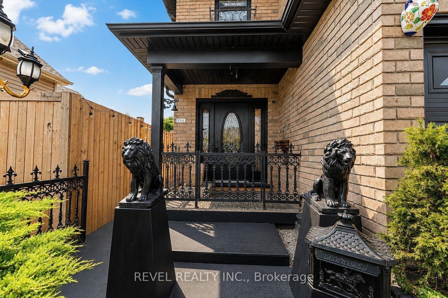 218 Macaulay Street E - Image 4