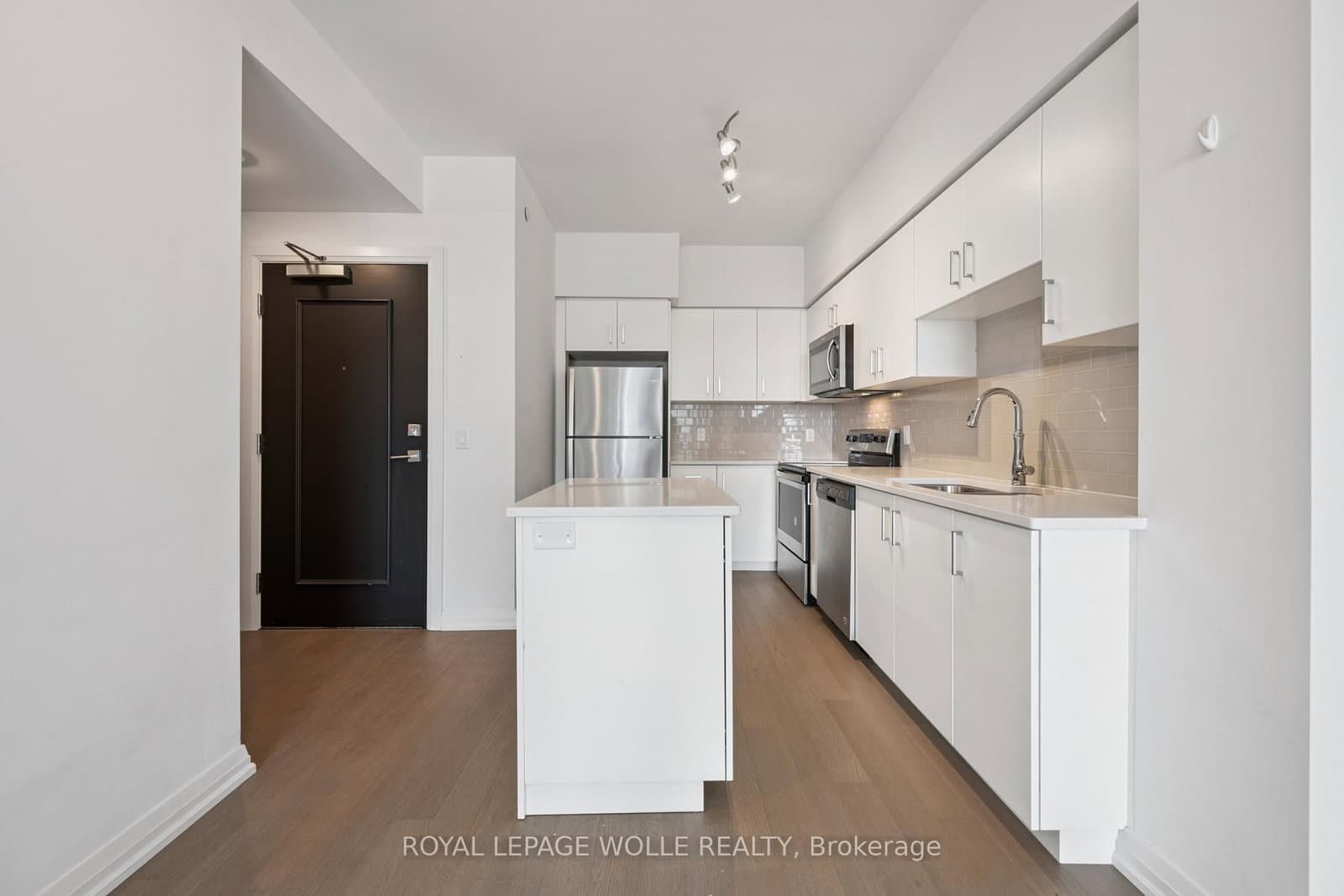 155 Caroline Street S, Unit 1807 - Image 5