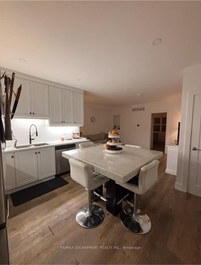 372 MARY Street, Unit 1 - Image 4