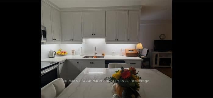 372 MARY Street, Unit 1 - Image 6