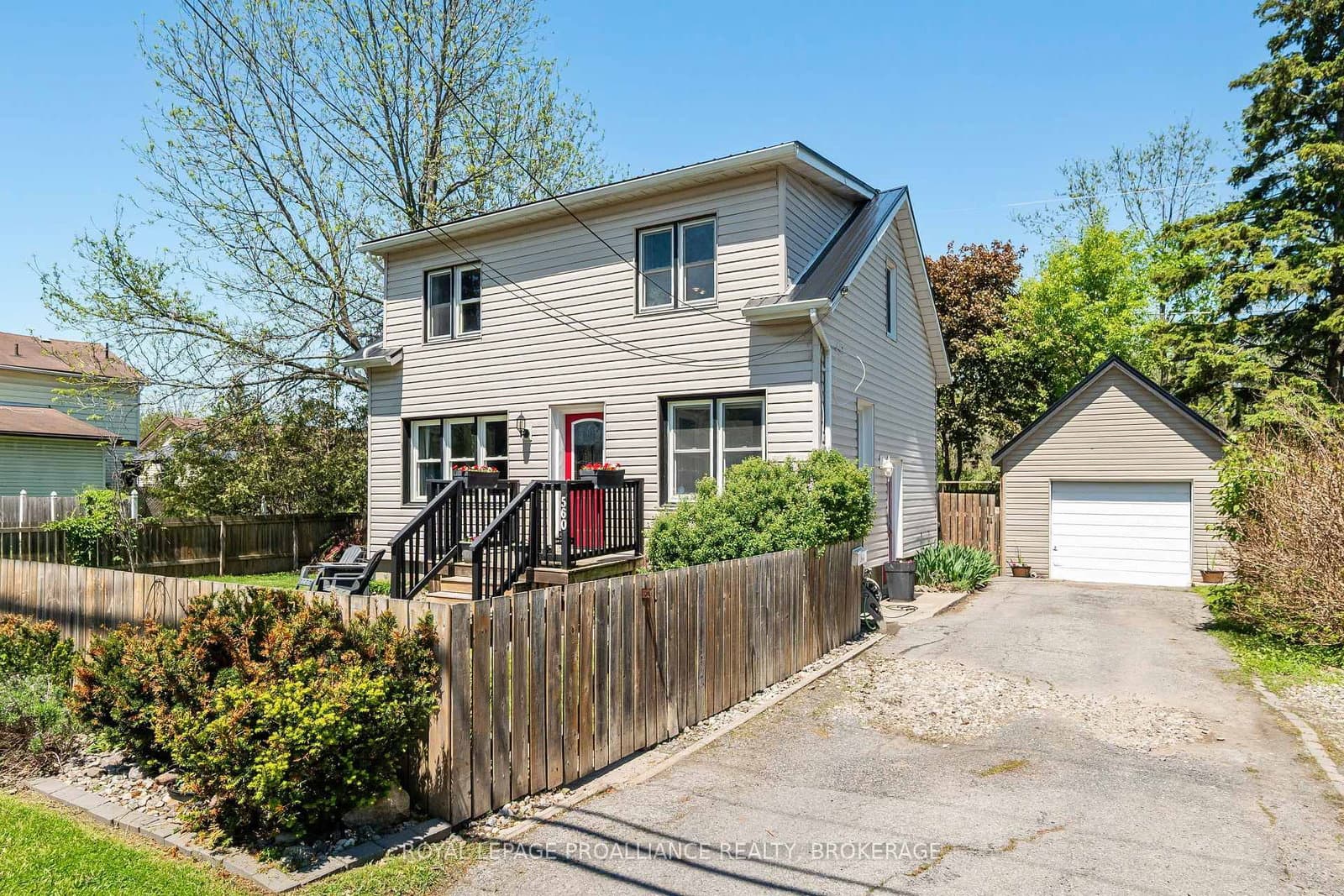 560 King Street W - Image 1