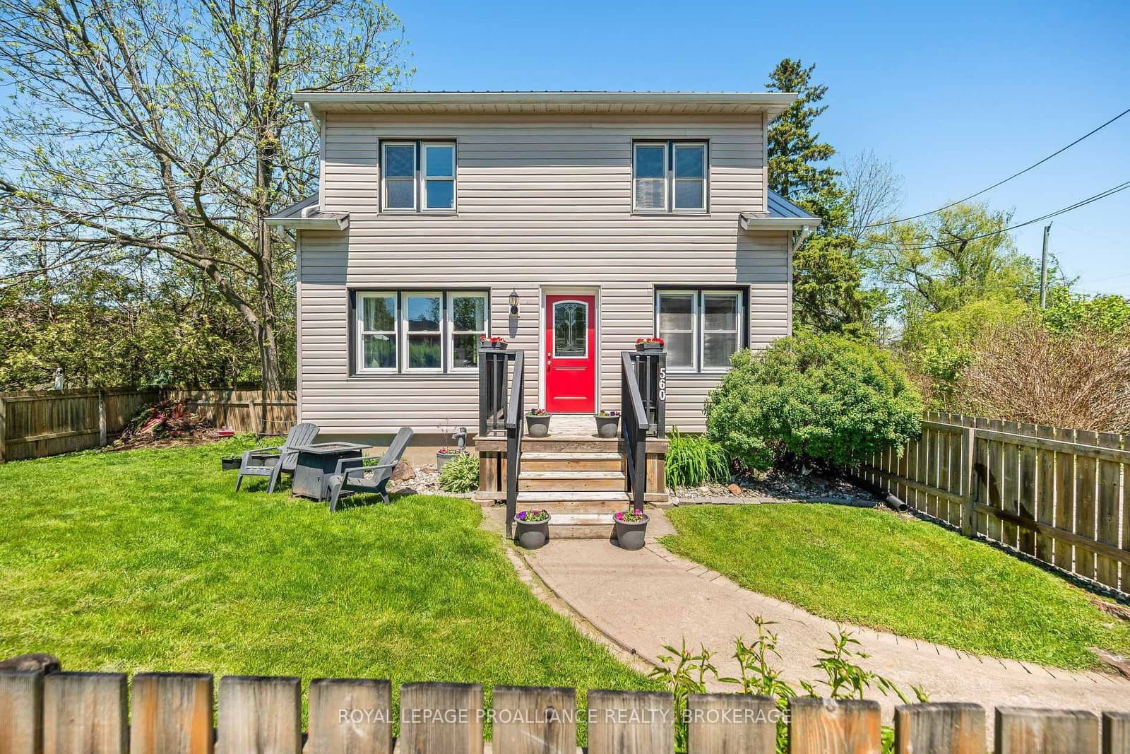 560 King Street W - Image 2