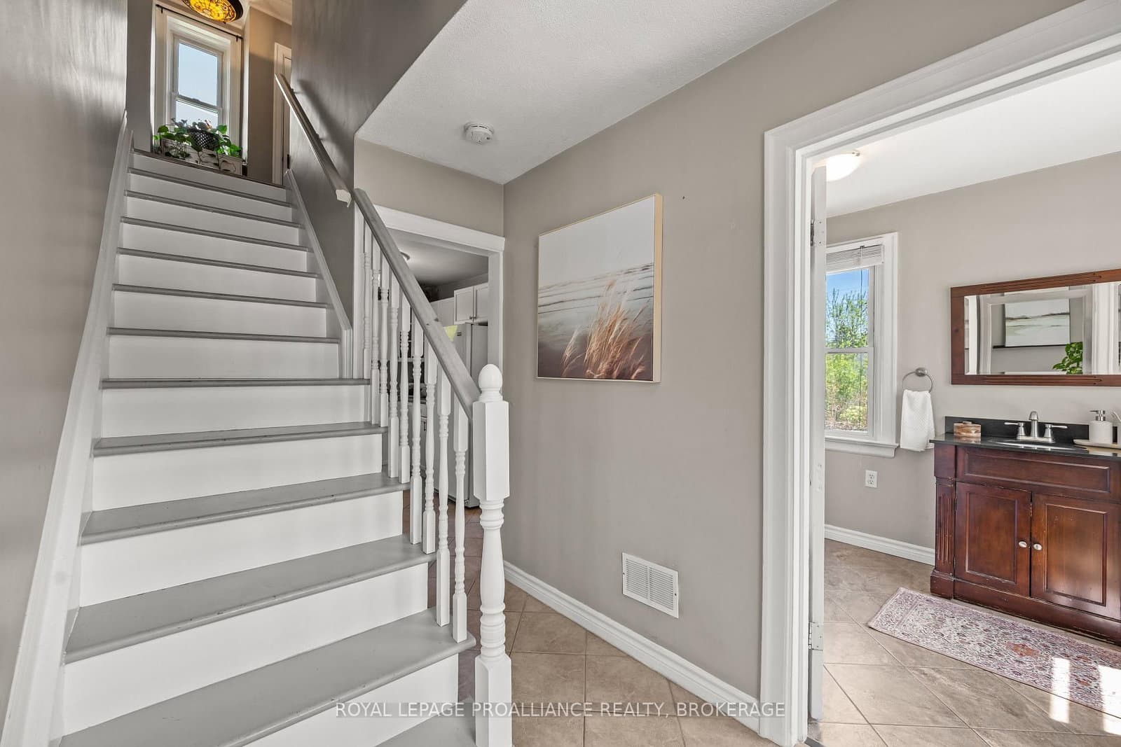 560 King Street W - Image 6