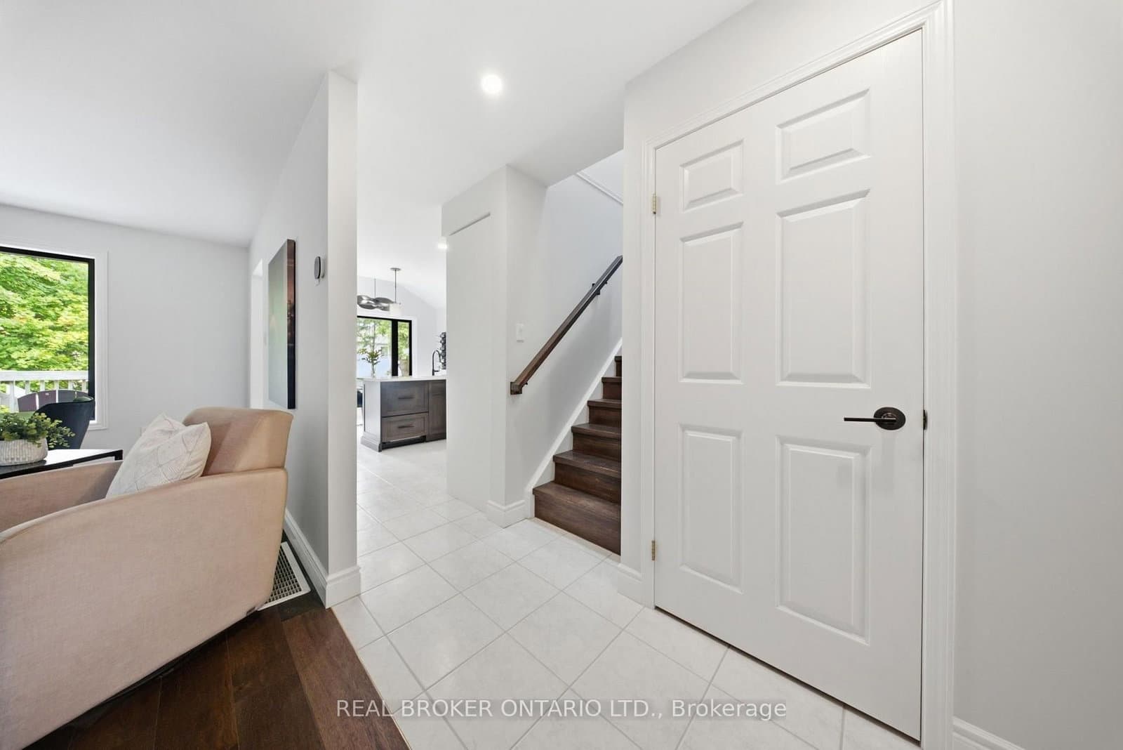 19 Boulder Crescent - Image 4