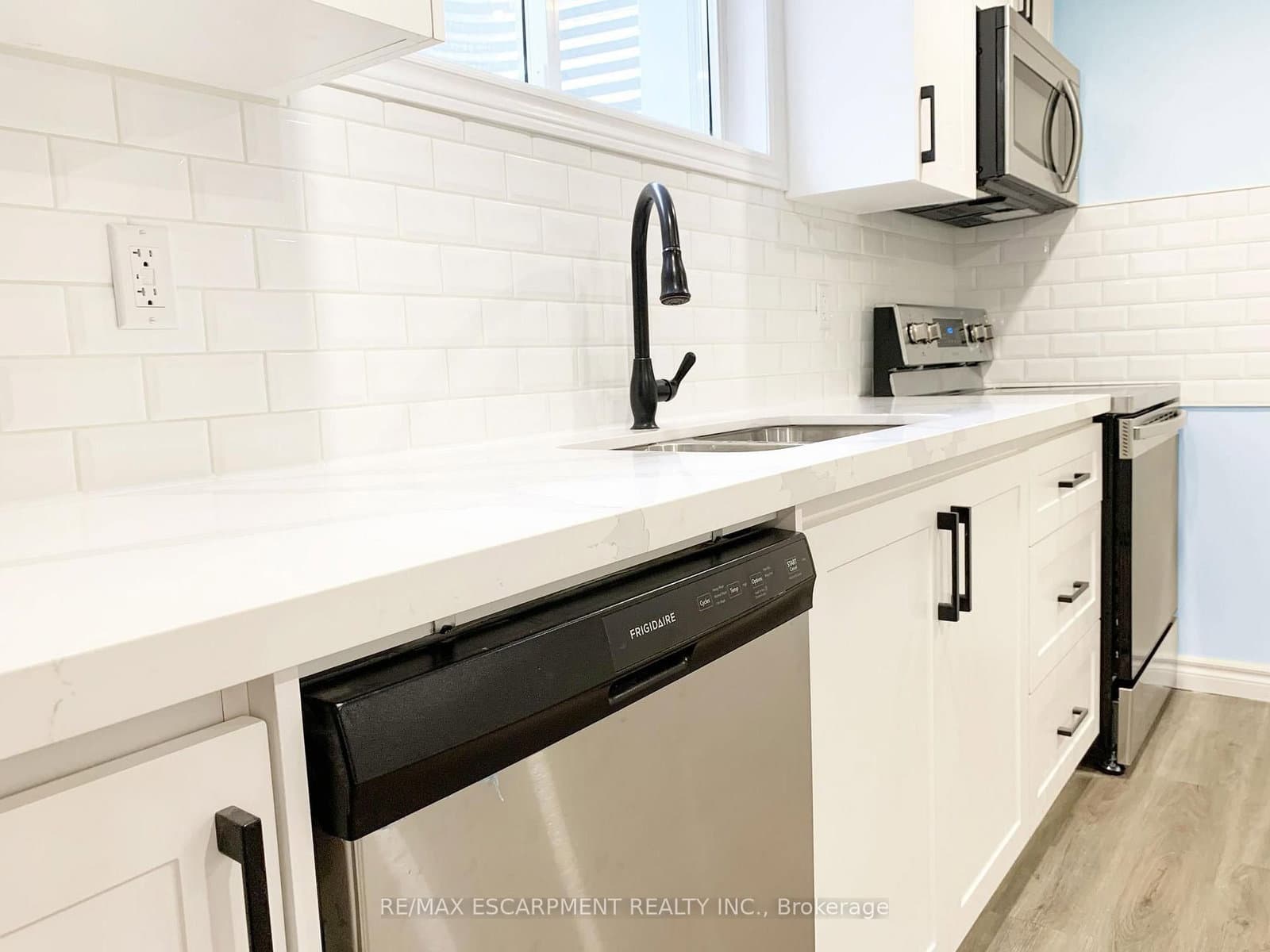 43 KANATA Crescent, Unit LOWER - Image 4