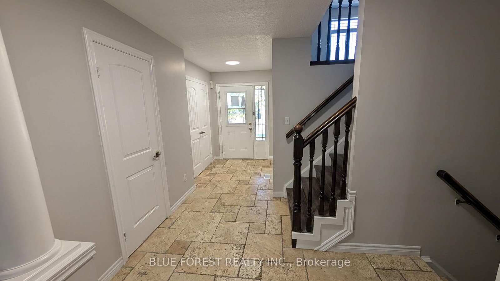 904 Frontenac Crescent - Image 2