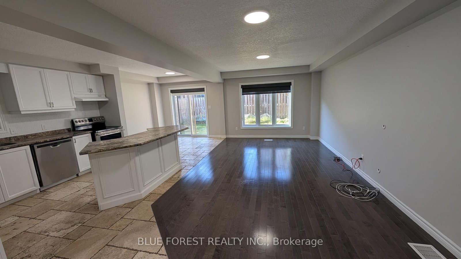 904 Frontenac Crescent - Image 3