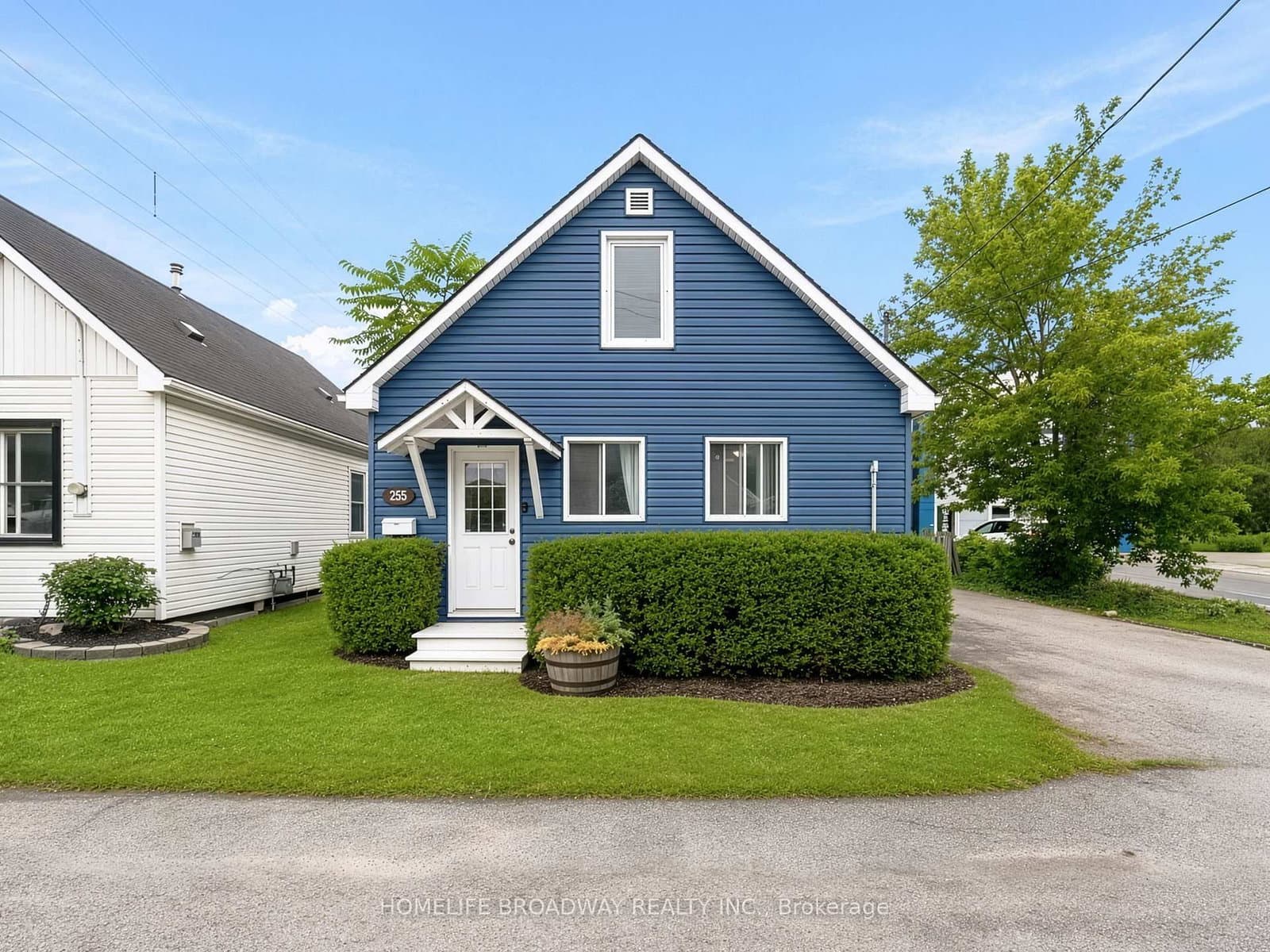 255 Robinson Street N - Image 1