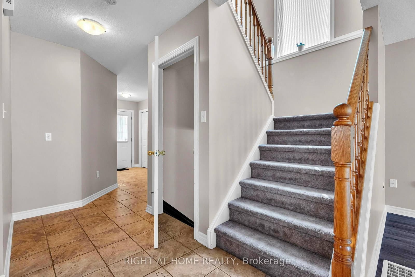 546 MAPLEWOOD Lane - Image 5