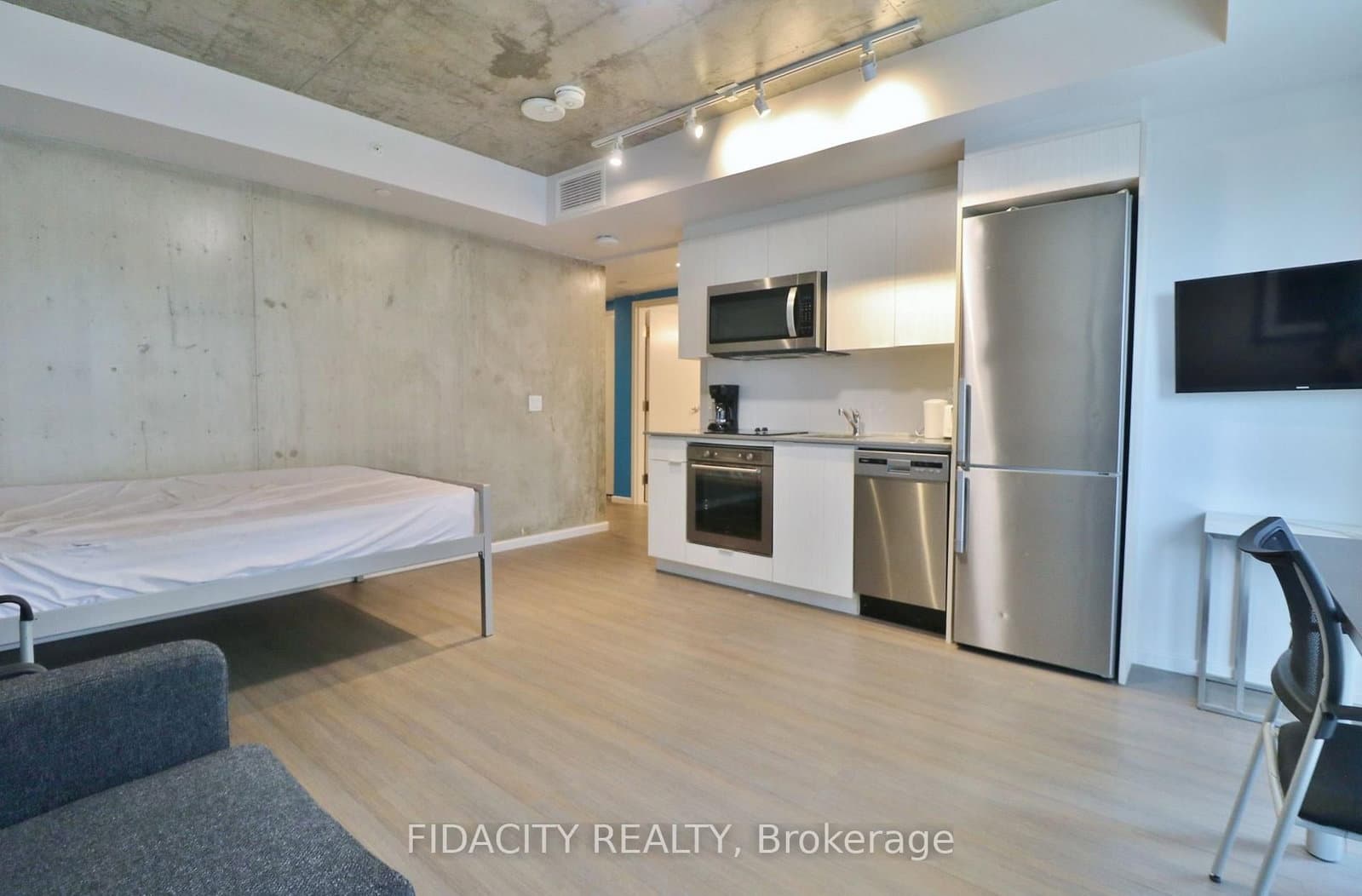 105 Champagne Avenue S, Unit 2018 - Image 3