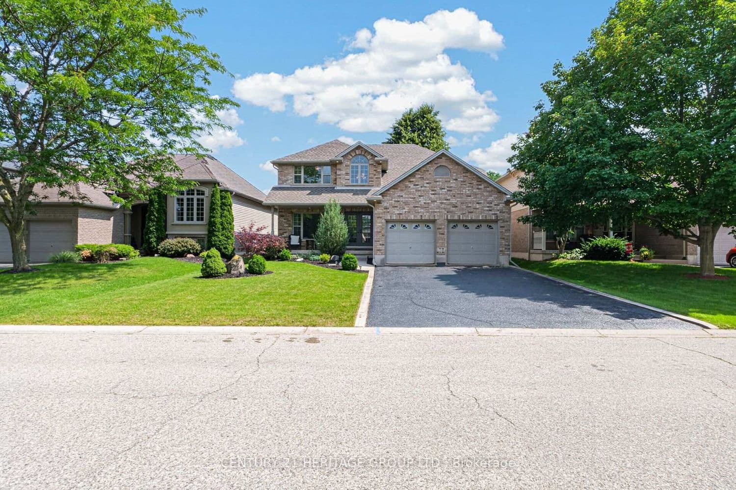 224 Dundas Street W - Image 1