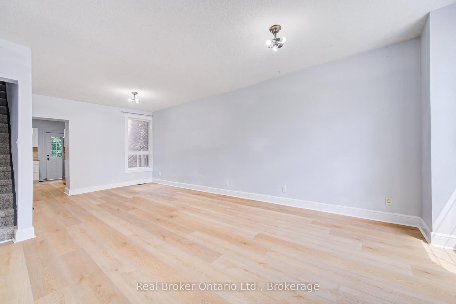 299 Bay Street N - Image 6