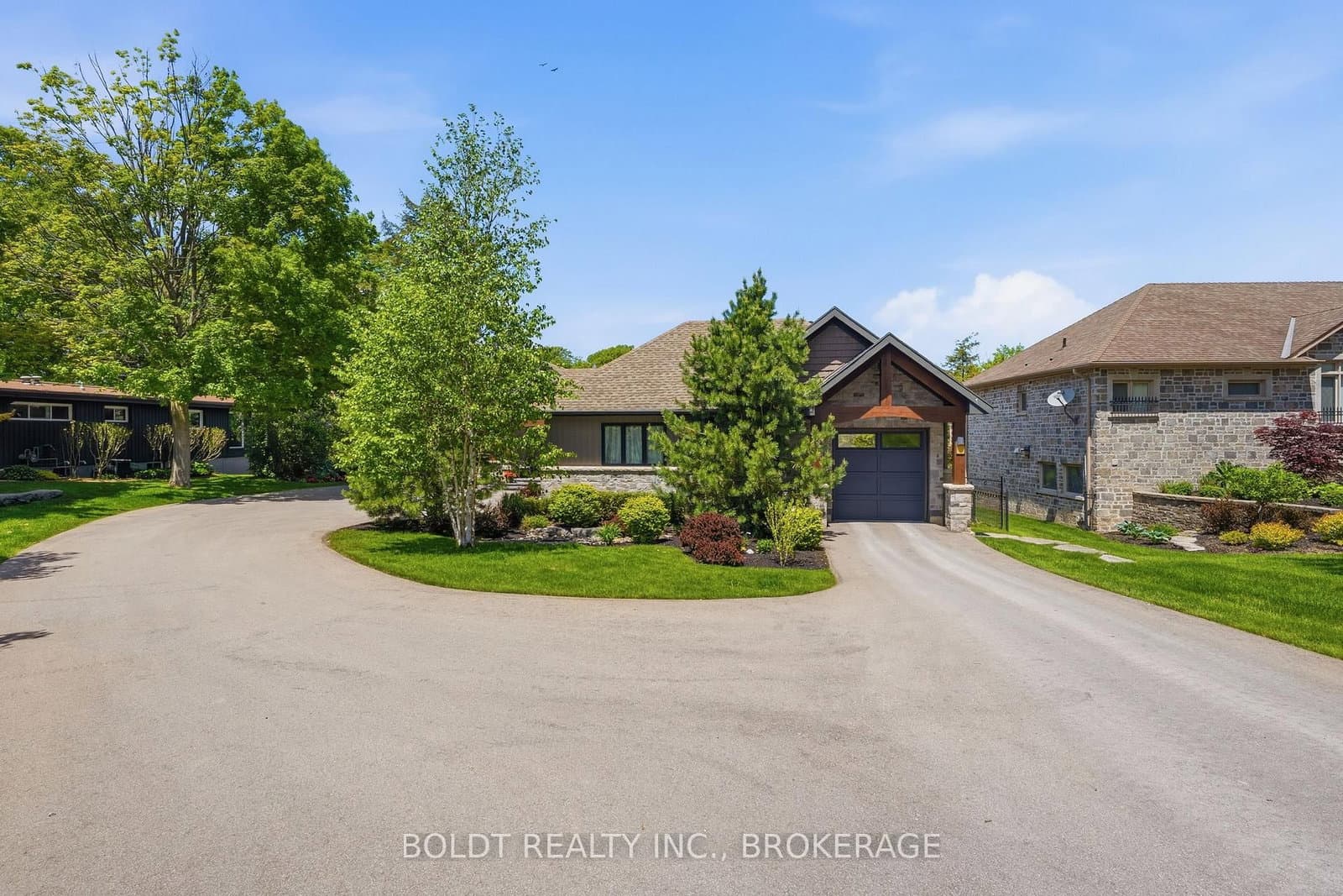 99 Donjon Boulevard - Image 3