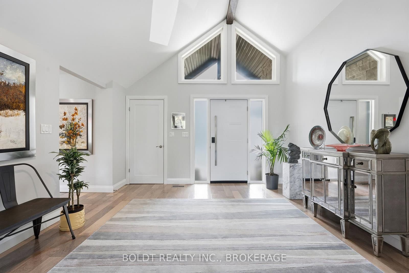99 Donjon Boulevard - Image 5