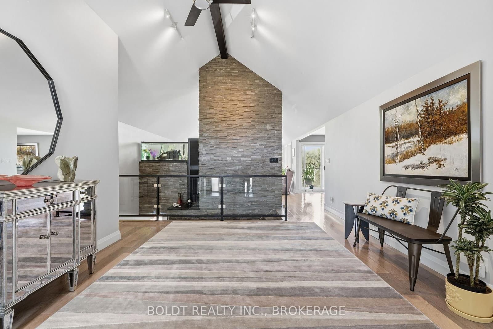 99 Donjon Boulevard - Image 6