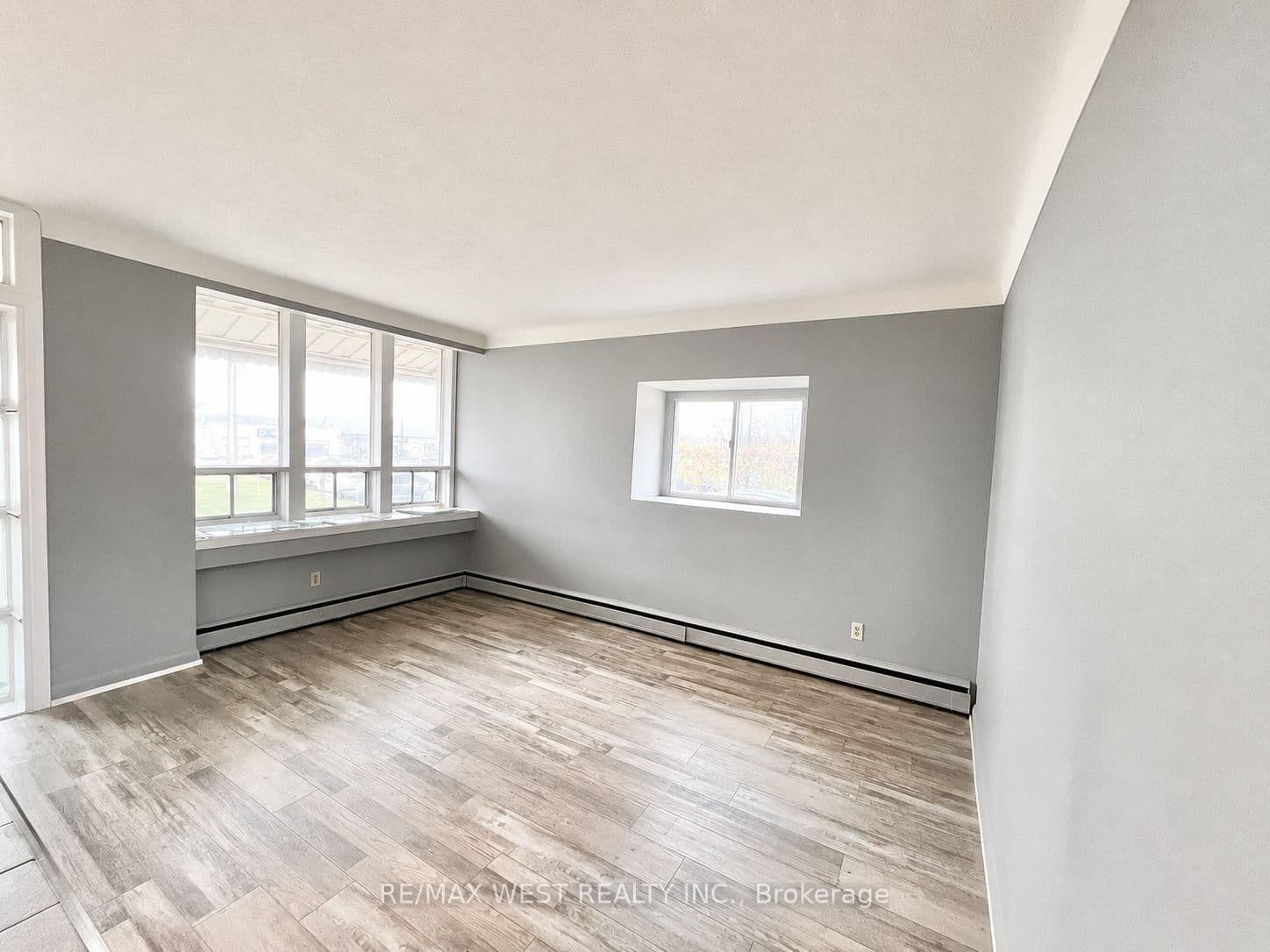 55 John Street N - Image 3