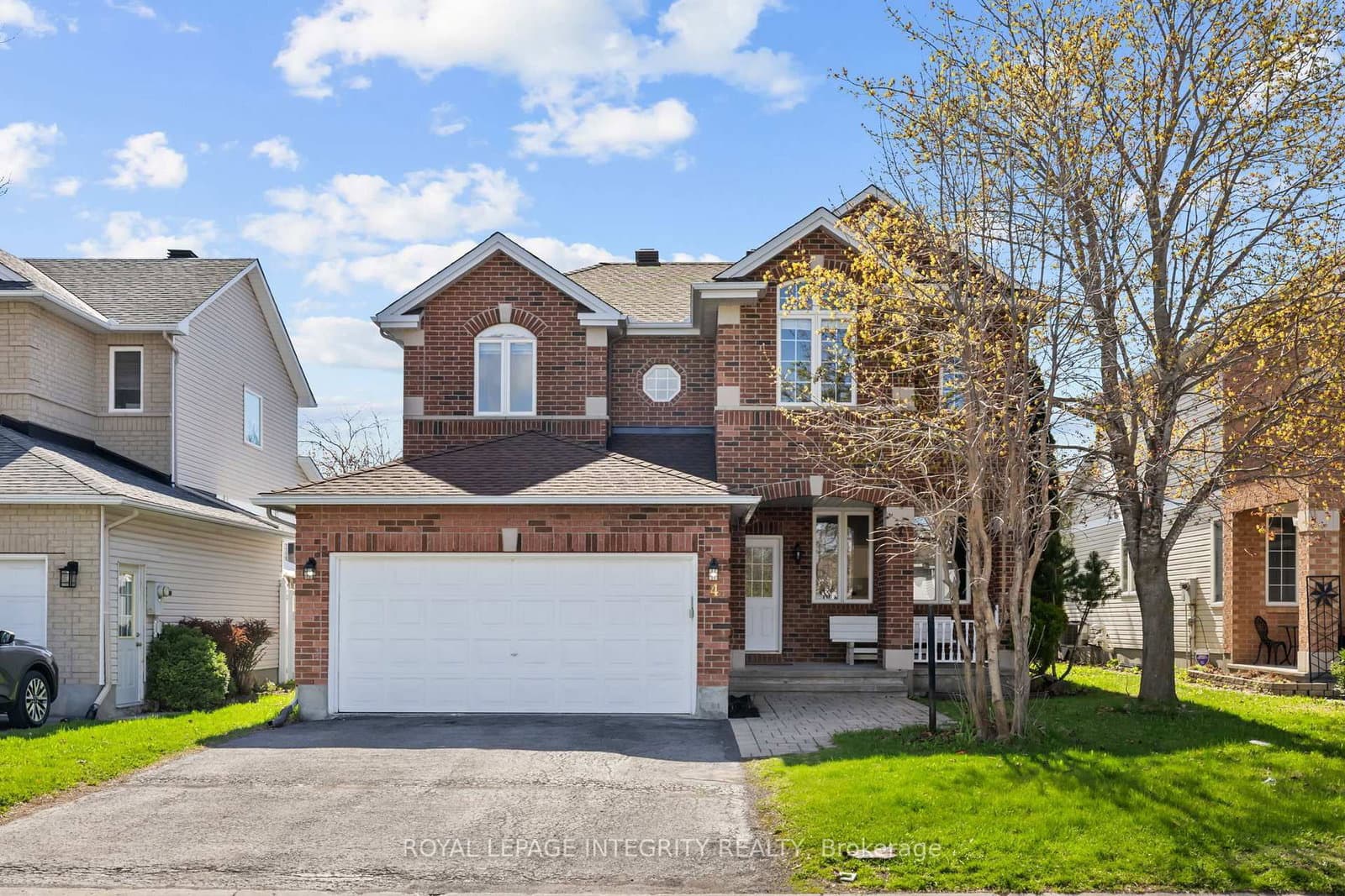4 Tamarack Place N - Image 1