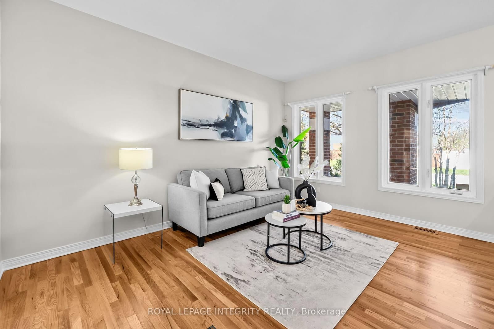 4 Tamarack Place N - Image 2