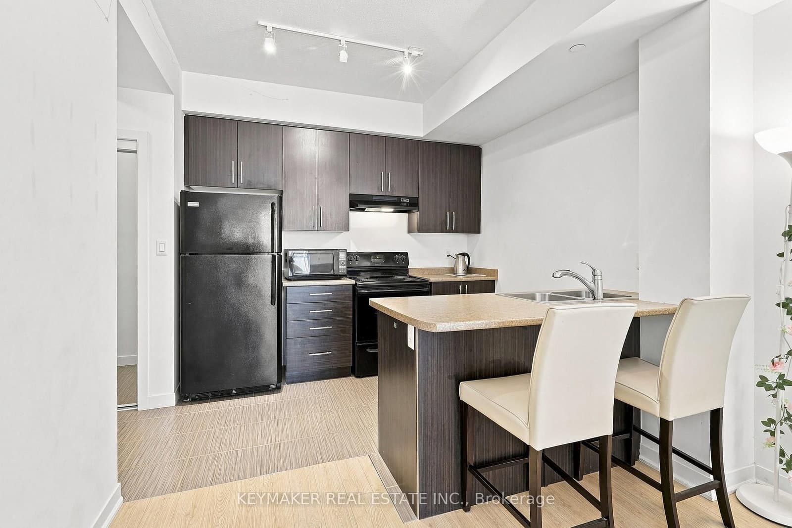 90 Charlton Avenue W, Unit 501 - Image 5