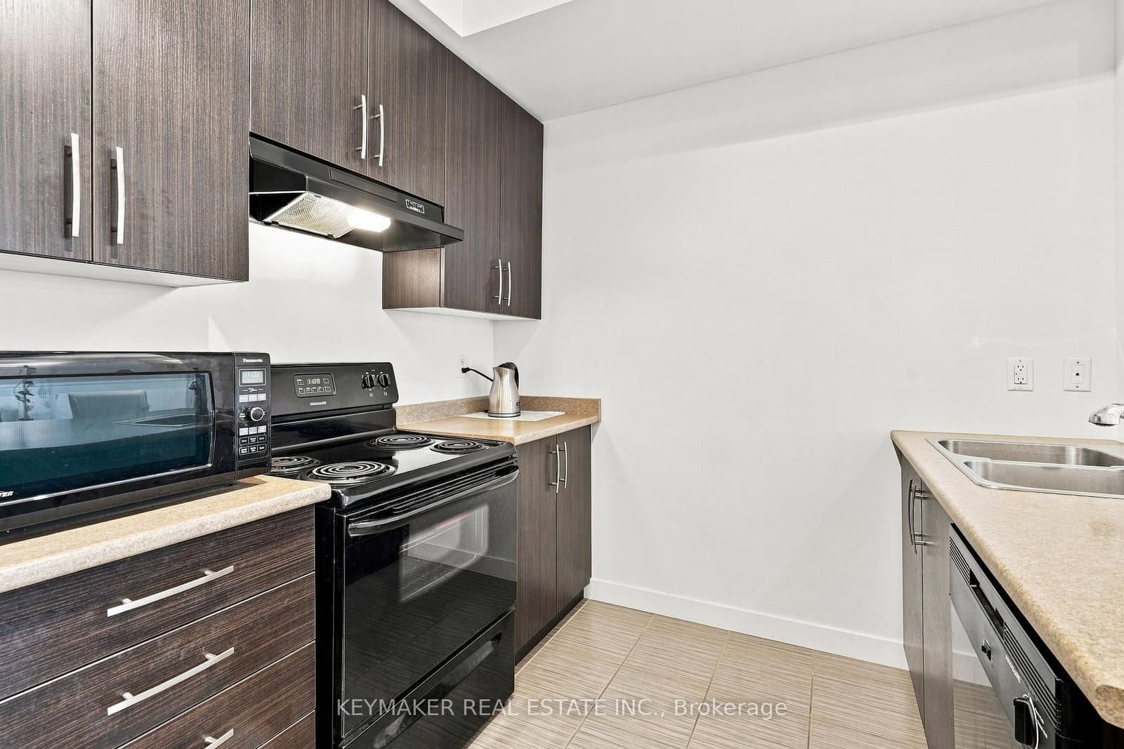 90 Charlton Avenue W, Unit 501 - Image 6