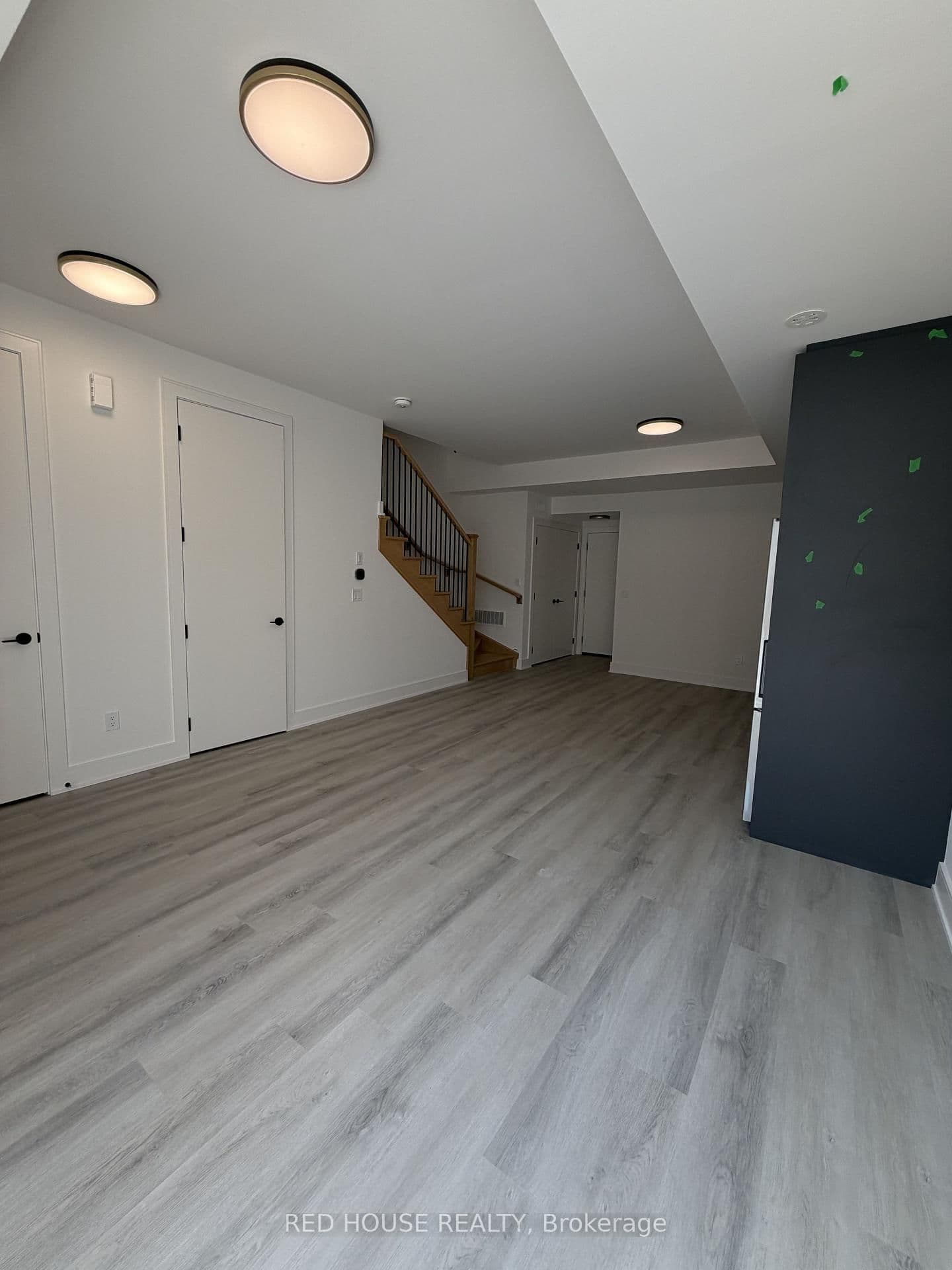 75 Everett Common - Image 6