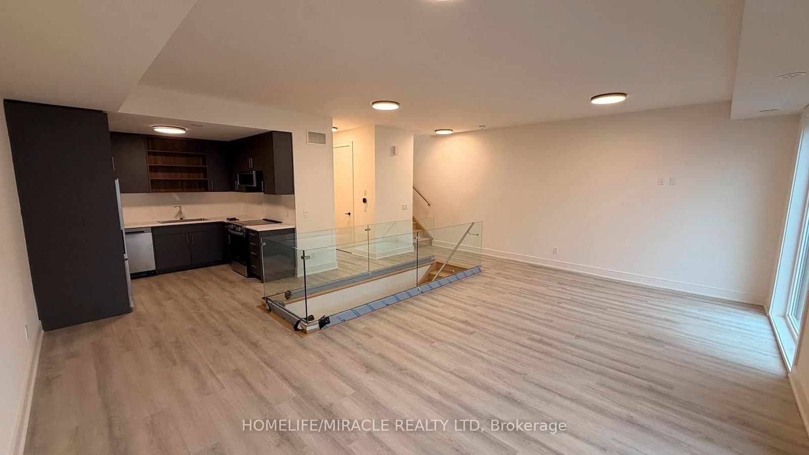 97 Everett Common - Image 6