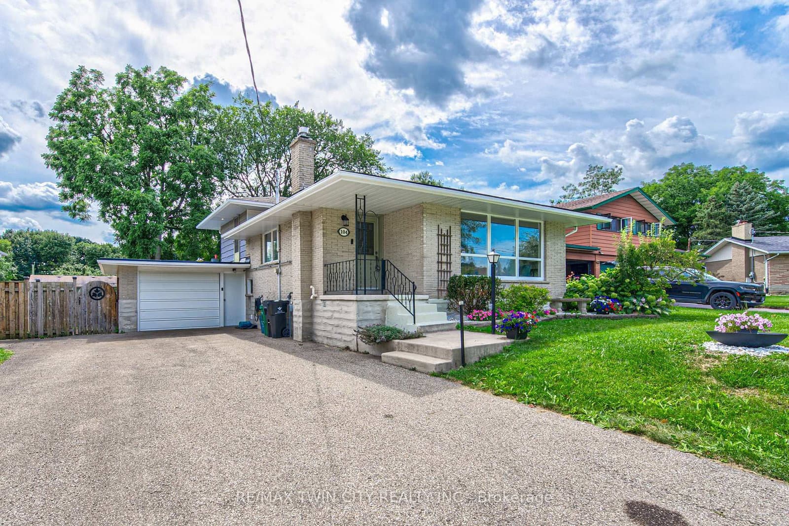 104 Springbank Crescent - Image 2