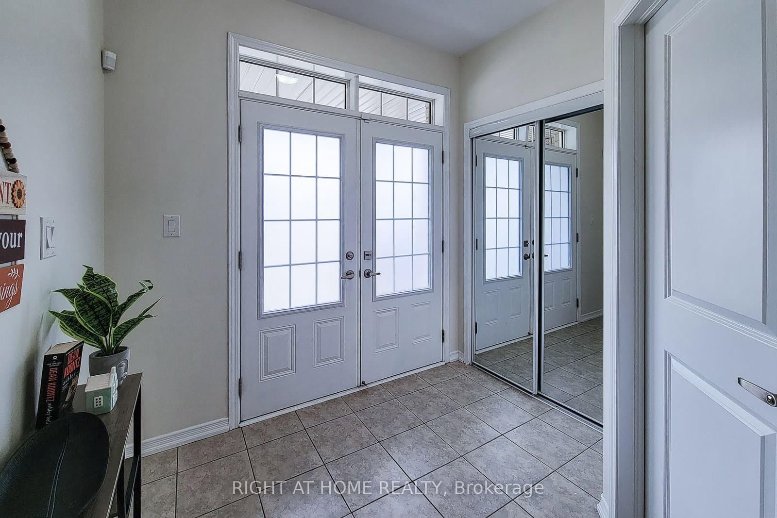 11 Esther Crescent - Image 4