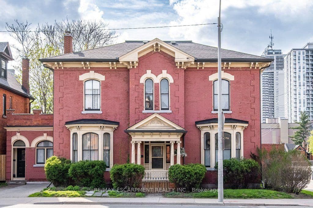 58 Wellington Street S - Image 5